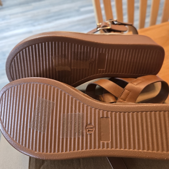 Journee Collection Tan Wedge Sandals - Picture 5 of 7